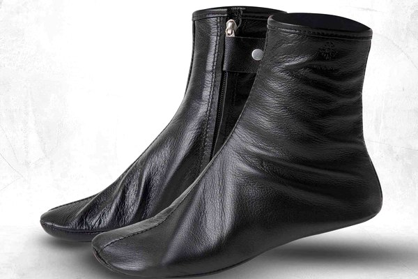 Black full-grain leather khuff prayer socks with zip closure